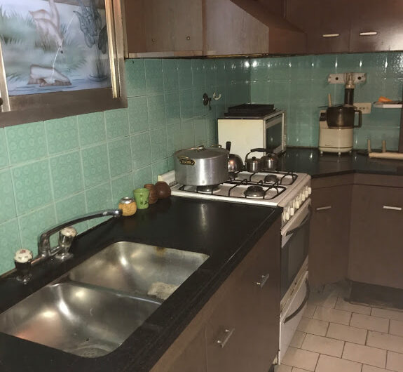 VENTA VIVIENDA 3 AMBIENTES EN P.A. CON COCHERA Y 2 LOCALES