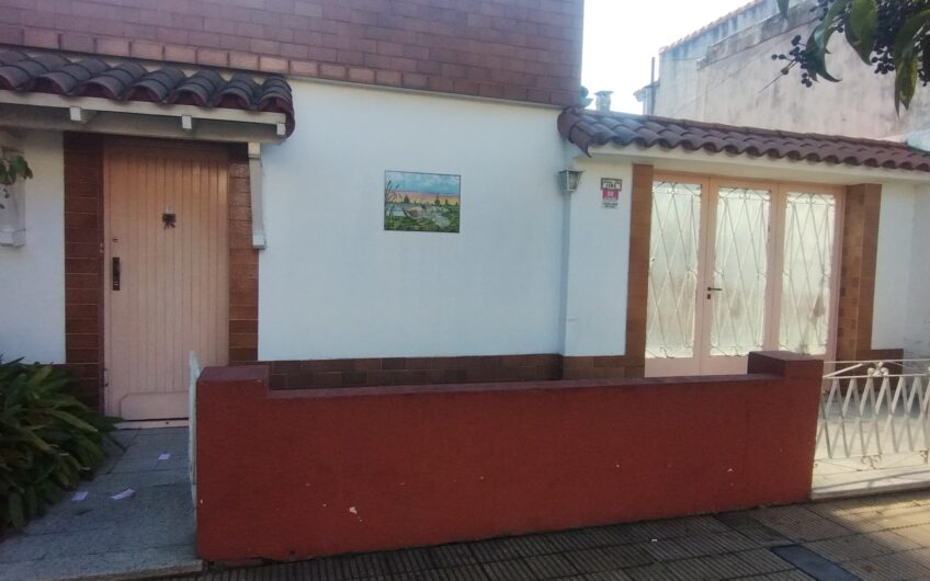 CASA DE 4 AMBIENTES BANFIELD