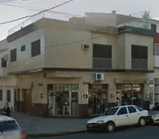 VENTA VIVIENDA 3 AMBIENTES EN P.A. CON COCHERA Y 2 LOCALES