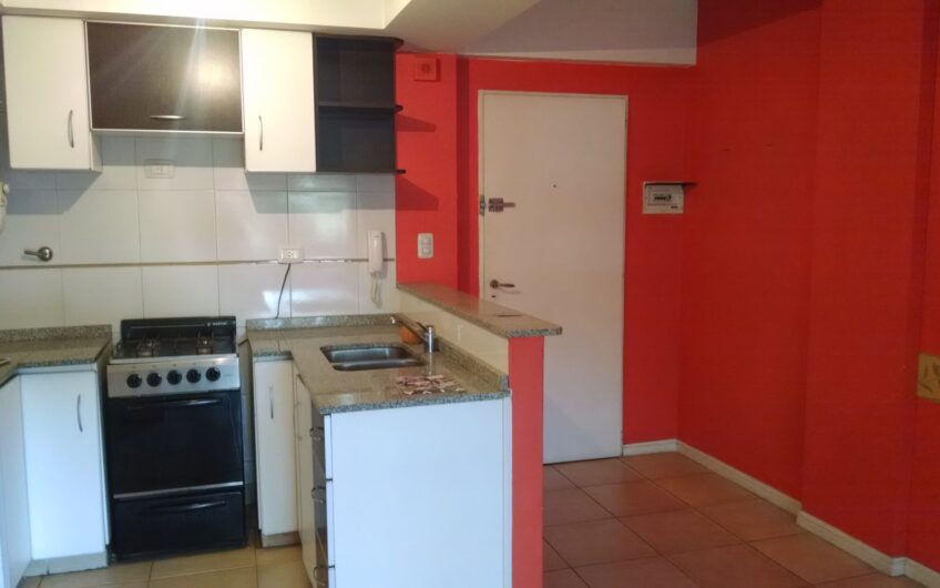 2 Ambientes Muy bueno con Patio
