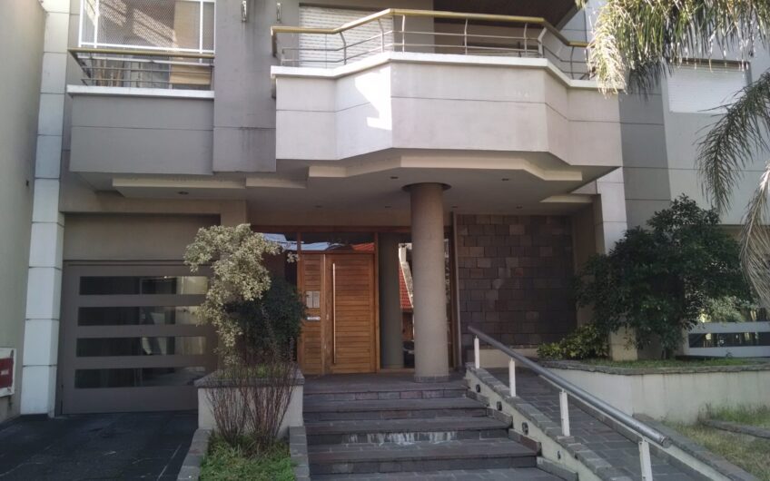 2 Ambientes Muy bueno con Patio